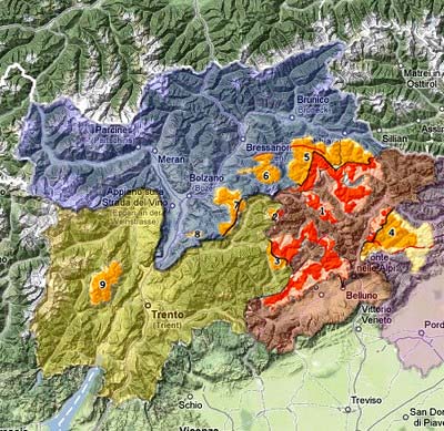 Mappatura delle provincie di Belluno, Trento, Bolzano affiancate alla regione Friuli. In evidenza l'area occupata dalle Dolomiti