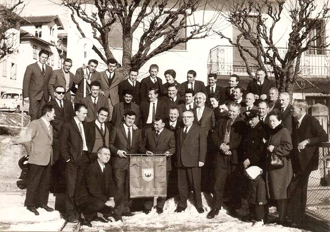 Foto ricordo del gruppo donatori di sangue sezione di Lozzo di Cadore (clicca per ingrandire)