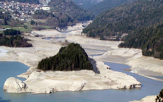 lago del Centro Cadore vuoto (2 aprile 2012)