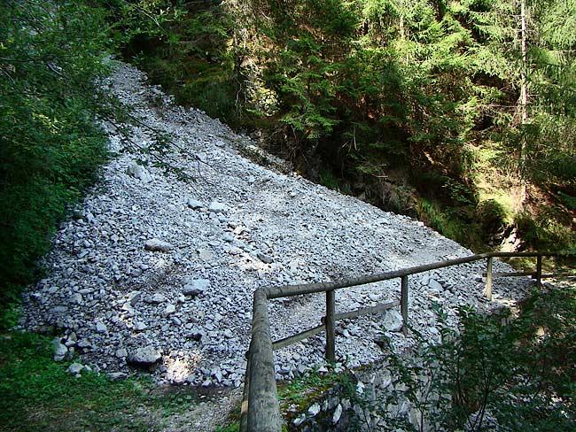 colatoio di ghiaia dal Lavinà dela Ciusa sulla strada romana di Loreto - 01