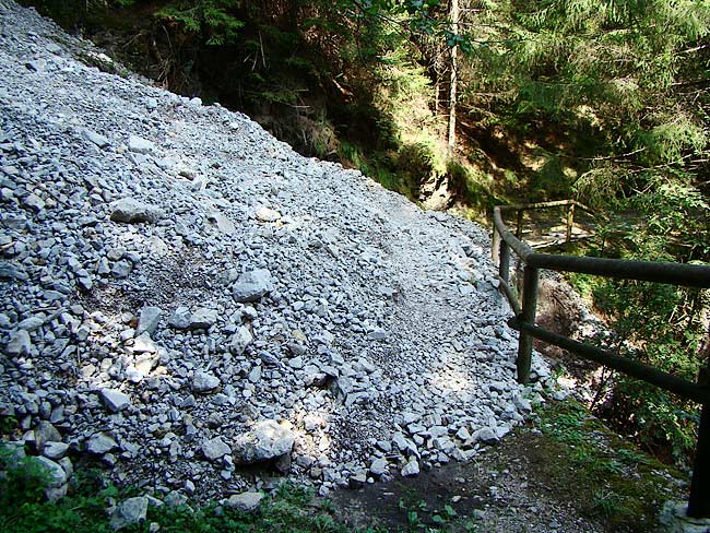 colatoio di ghiaia dal Lavinà dela Ciusa sulla strada romana di Loreto - 02