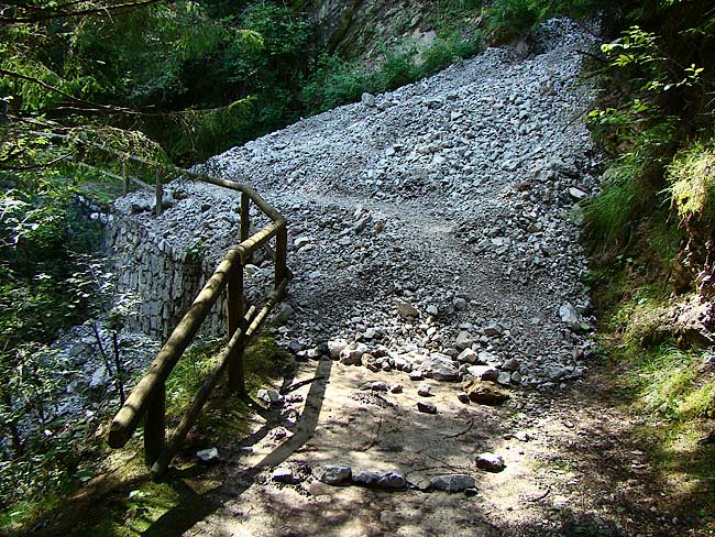 colatoio di ghiaia dal Lavinà dela Ciusa sulla strada romana di Loreto - 03