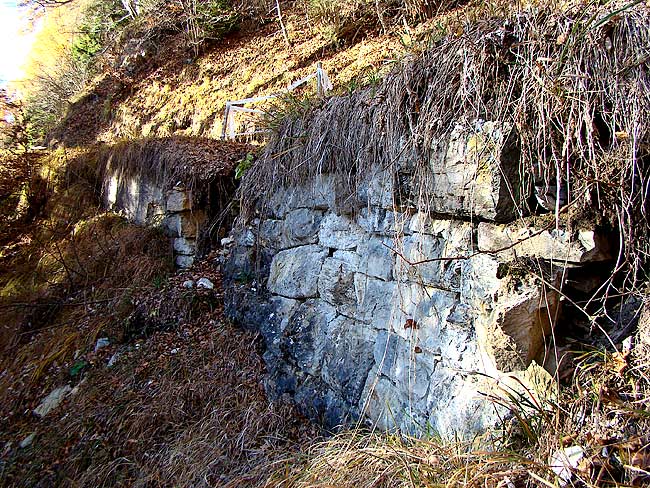 cedimento muro su strada del genio nei pressi di Tamarì - 001 (15 nov 2012)