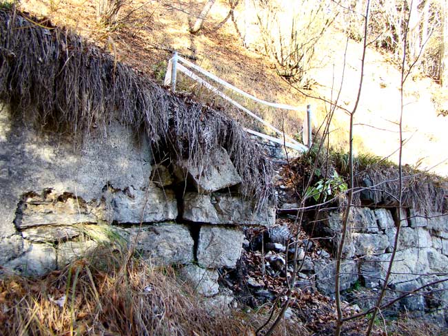 cedimento muro su strada del genio nei pressi di Tamarì - 004 (15 nov 2012)