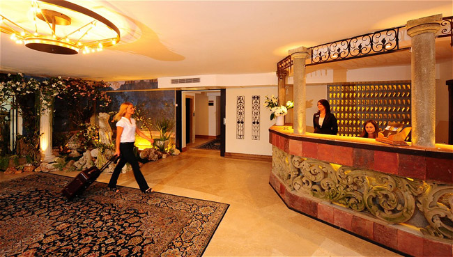 assisi-roseo-hotel-hall-970-01