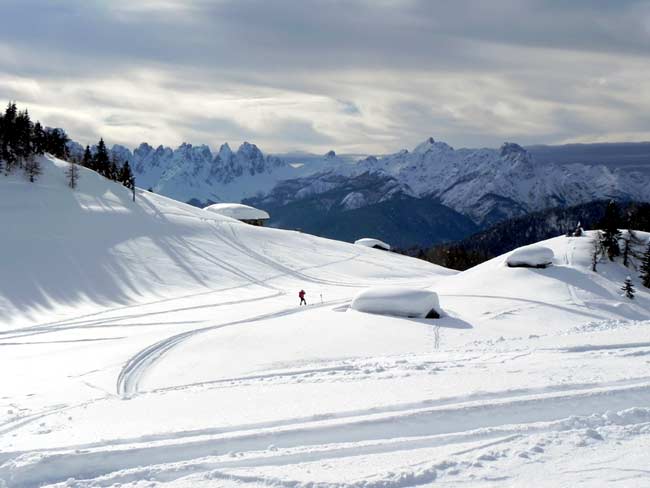 Pian dei Buoi - Palù Gran - Panorama verso gli Spalti di Toro, Cima dei Preti e Duranno (foto Eugenio Calligaro - 15 feb. 2014)