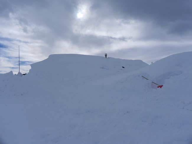 Pian dei Buoi - Il lato nord del Rifugio Ciareido (foto Eugenio Calligaro - 15 feb. 2014)