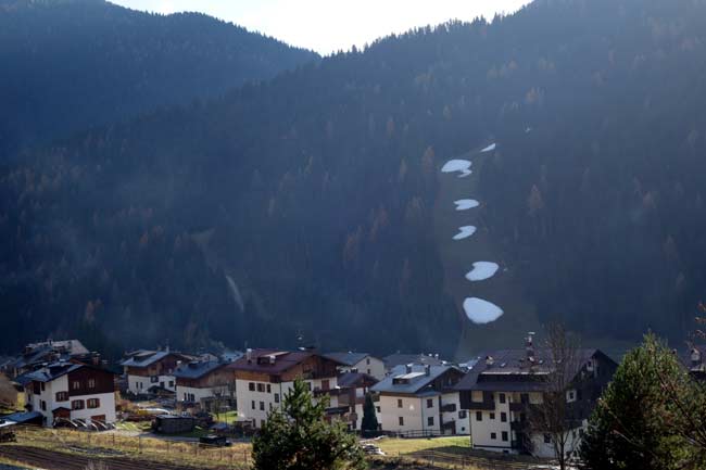 Chiazze neve artificiale a Taiareze (Auronzo), 20-11-2016