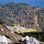 Soracrepa con la ex caserma e l'ex rifugio Marmarole scendendo dal Pupo (di S. Lorenzo o di Lozzo)