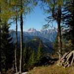 Da una postazione appena sotto la "Trincea de le Piombade" verso il Col Burgion e le Tre Cime di Lavaredo