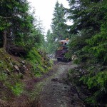 Trattore all'imbocco della mulattiera
