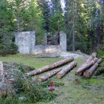 L'edificio durante le fasi di pulizia dalla vegetazione infestante (2#4)