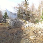 Panoramica con il particolare della coda della trincea e del cedimento del soffitto della postazione bunker
