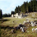 Il primo pezzo dell'edificio era ad un solo piano e, nella parte interrata, ospitava la vasca di raccolta delle acque piovane