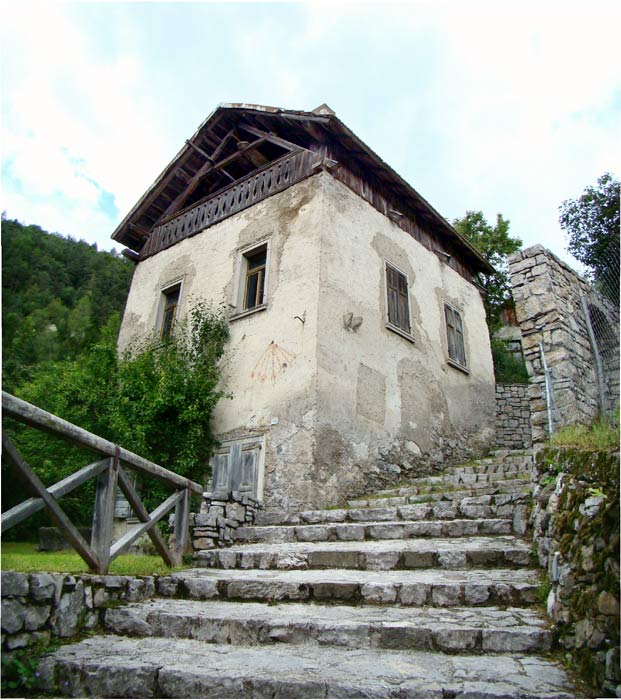 Una ripresa panoramica, leggermente alterata, della facciata principale del mulino Del Favero.