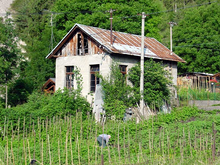 La centralina elettrica di Leo Baldovin dal parcheggio ex brolo di Sior Tita.