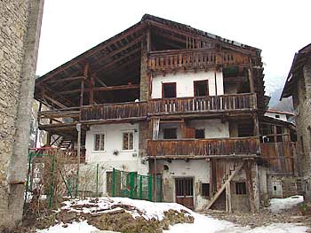 Uno splendido esempio di casa in stile "cadorino"