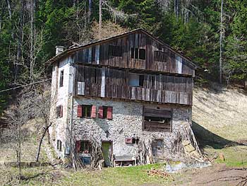 Tabià alla Vara Granda lungo la Traversata del Centro Cadore